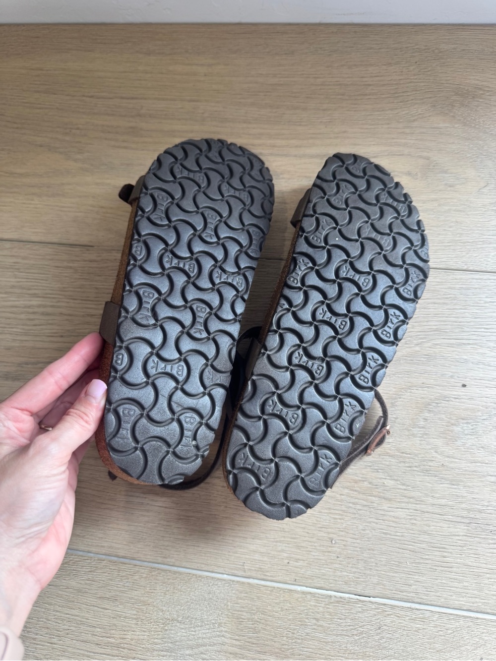 Birkenstock Yara Brown Leather Sandals - Picture 6 of 6